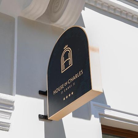 House Of Charles Hotel Carei Bagian luar foto