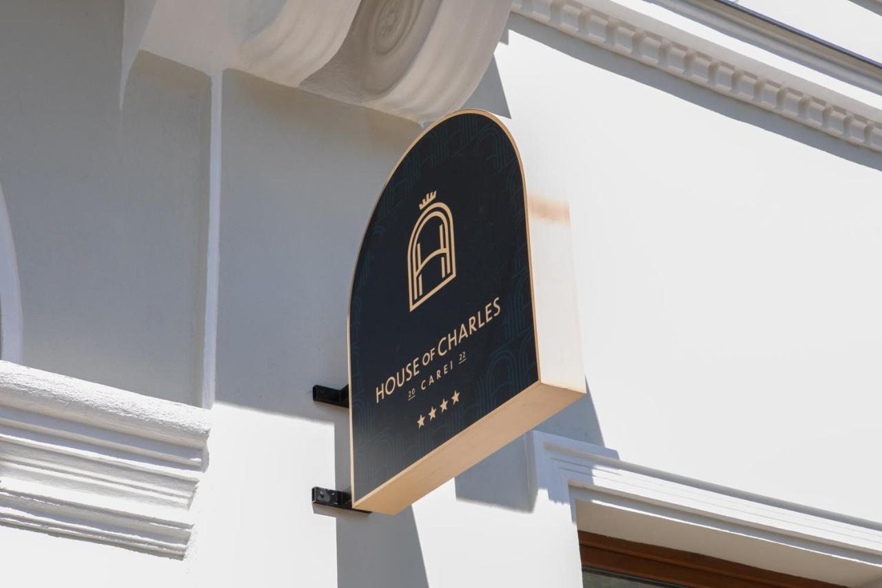 House Of Charles Hotel Carei Bagian luar foto