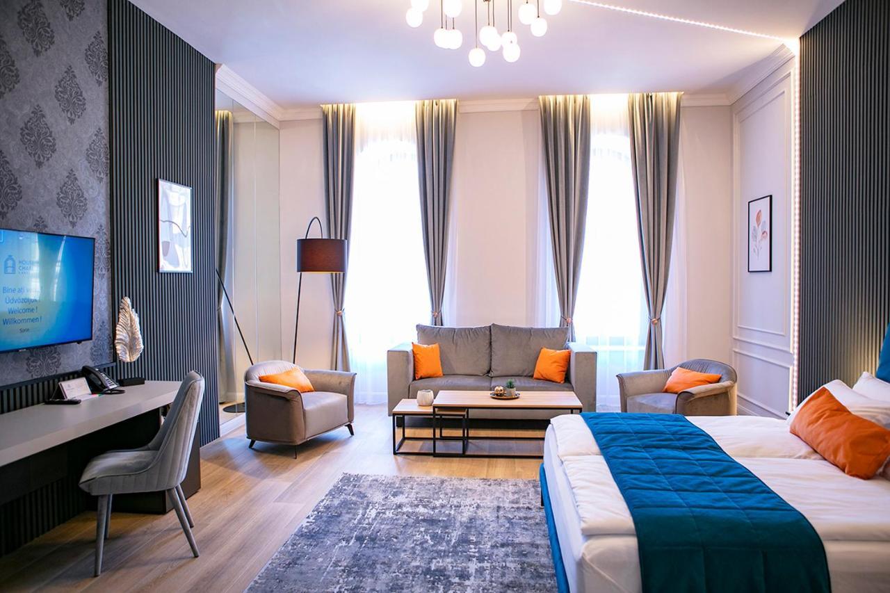 House Of Charles Hotel Carei Bagian luar foto