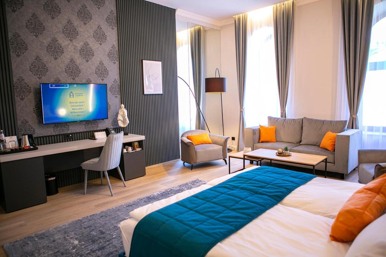 House Of Charles Hotel Carei Bagian luar foto